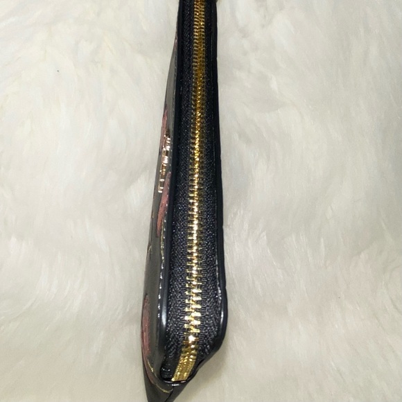 Coach leather 🍒 Cherry print wristlet New - Picture 7 of 12